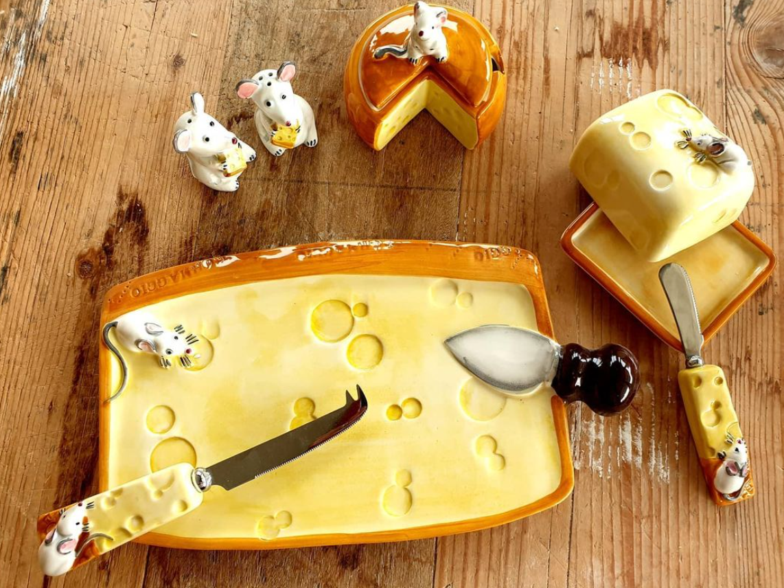 Large Rectangular Cheese Plate with Mouse/Knife